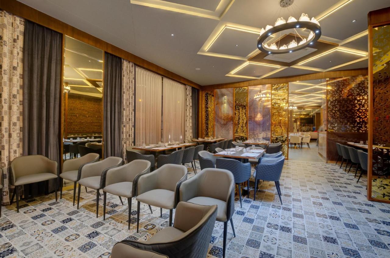 Hotel Diamond 26 Surat Exterior foto
