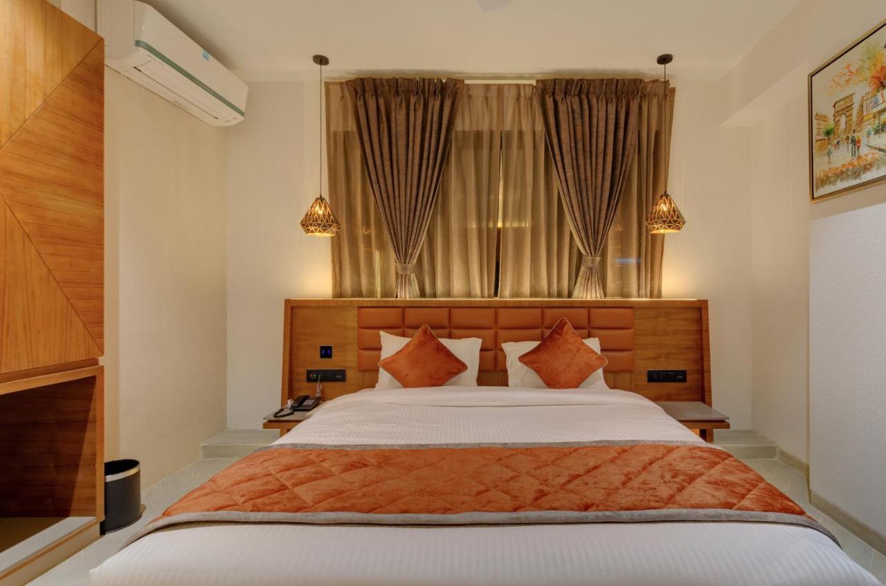 Hotel Diamond 26 Surat Exterior foto