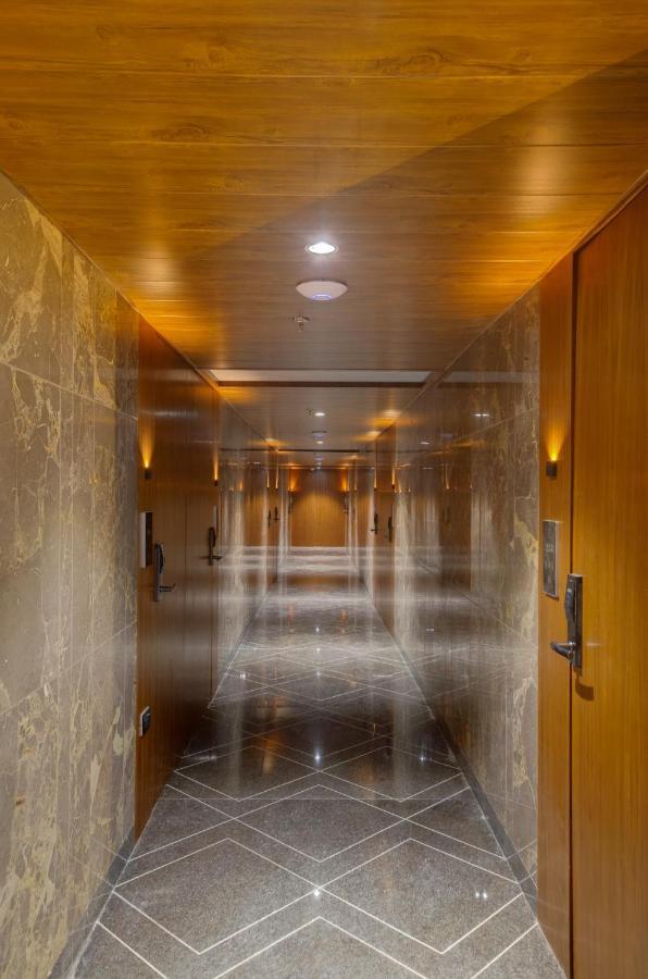Hotel Diamond 26 Surat Exterior foto