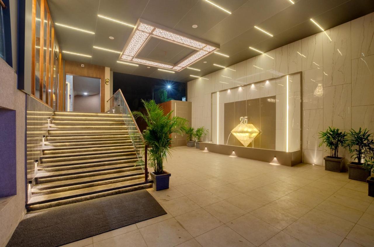 Hotel Diamond 26 Surat Exterior foto