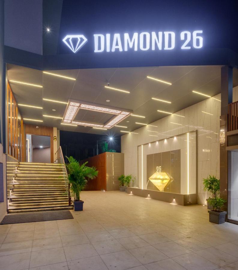 Hotel Diamond 26 Surat Exterior foto